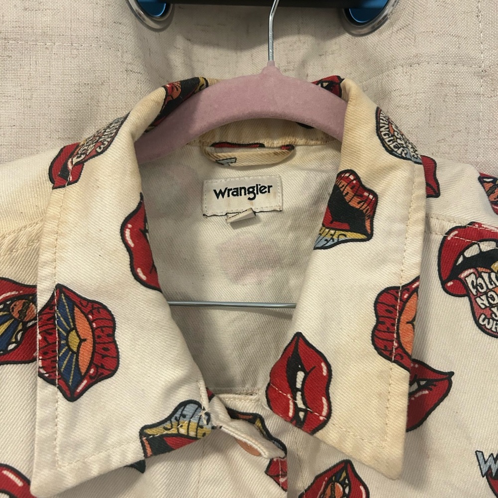 Wrangler White Printed Bomber Jacket - Picture 3 of 5